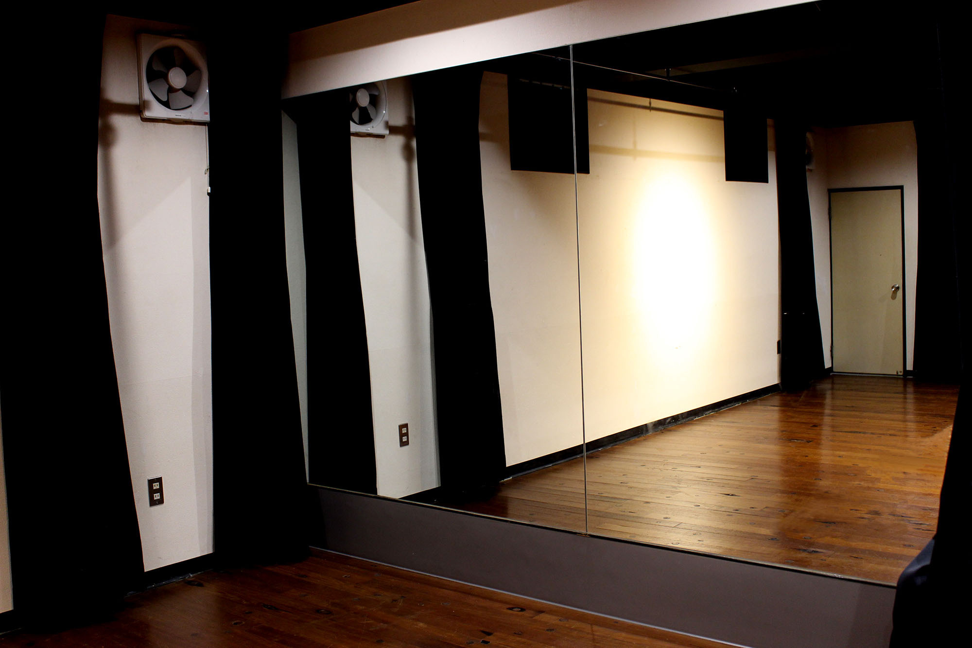 Ito・M・Studio　大きなミラー写真