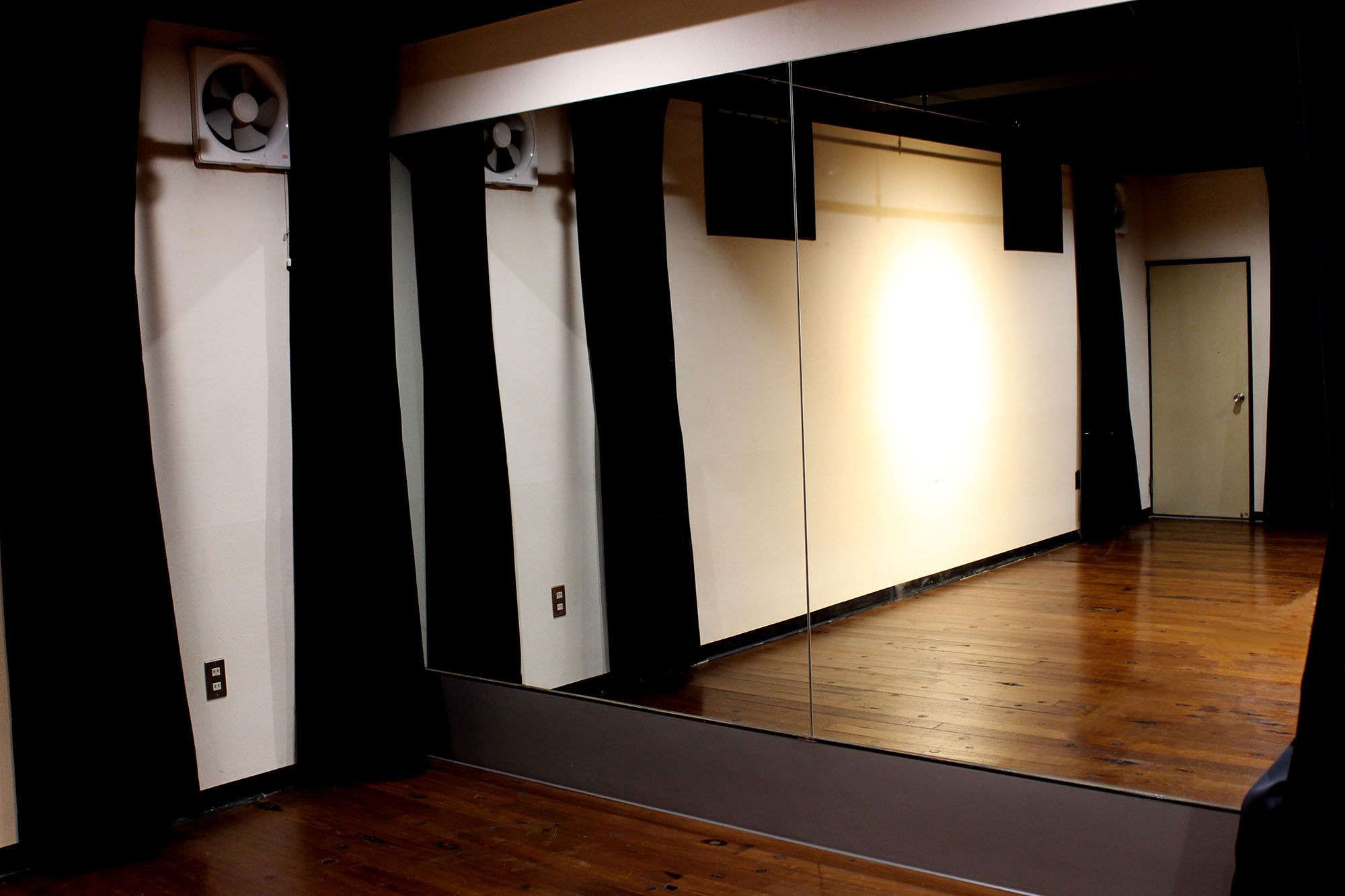 Ito・M・Studio 大きなミラー写真