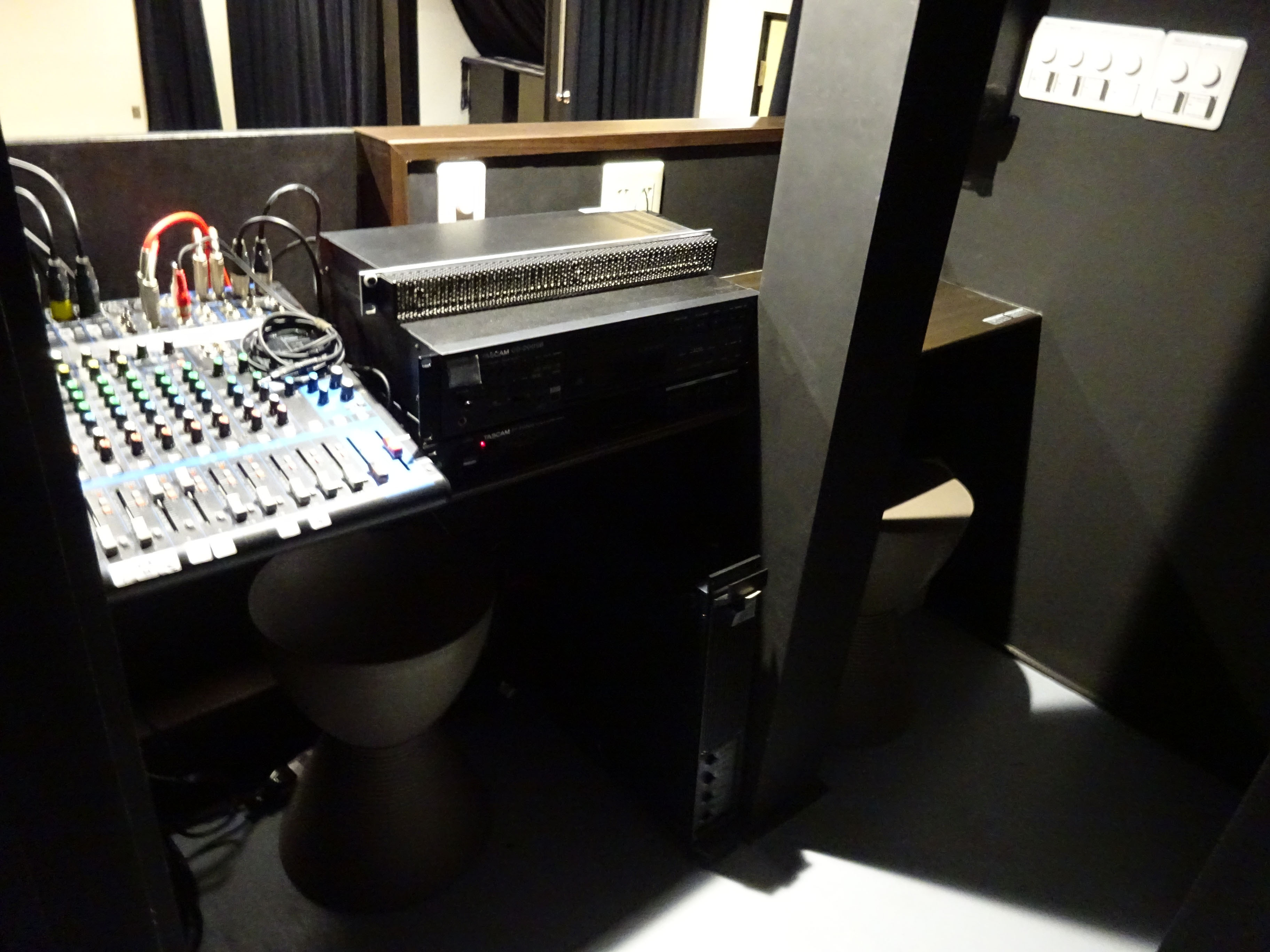 Ito・M・Studio　音響照明ブース写真